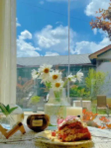 Bomi has a small courtyard homestay