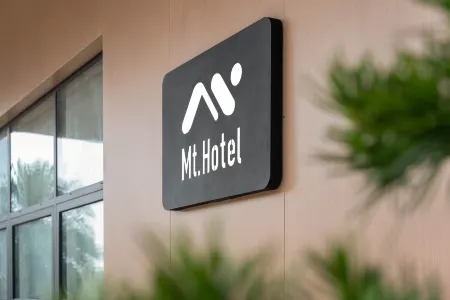 Zai Shan Yi Ye Lan Yue Jiu Dian