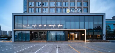 AMBER HOTEL Отели рядом с достопримечательностью «Xinxiang University»