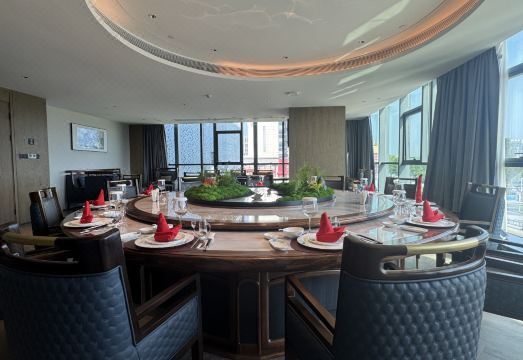 컨트리 인 앤 스위트 바이 라디슨 호텔 위치