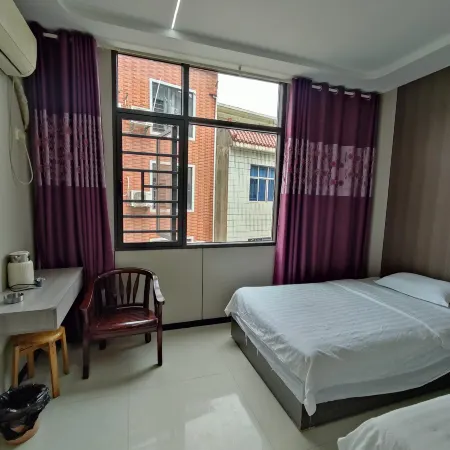 Ruichang Fenghe Business Hotel