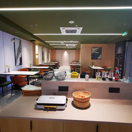GreenTree Inn Express Hotel (Jixi County High-speed Railway North Station)