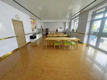 Yijiayuan Fashion Hotel Отели в г. Байчэн