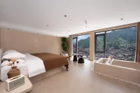 Zhu Jing • Xing Shantang Boutique Stay (Xijiang Qianhu Miao Village Miao Museum)