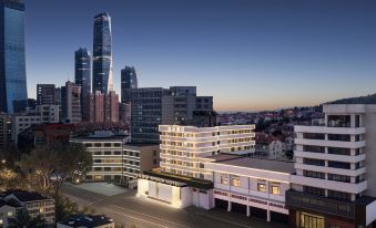 Atour Hotel Qingdao May Fourth Square Yan'an Third Road Metro Station