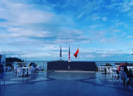 Adya Hotel Chenang Отели рядом с достопримечательностью «Paramotor Langkawi Gliders»