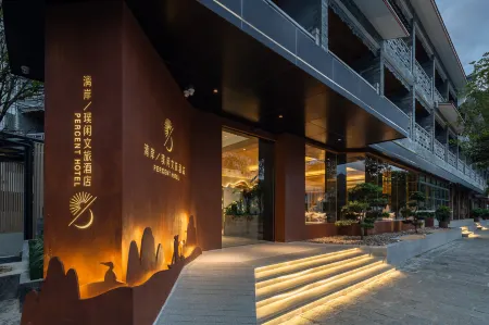 Percent Hotel by Li River (YangShuo West Street)