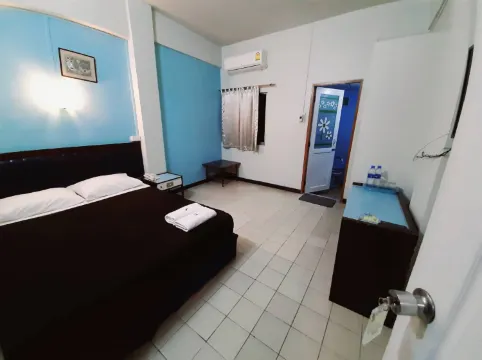 ห้องดับเบิลพร้อมเครื่องปรับอากาศและน้ำอุ่น