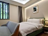 上海宝茸泰晤士月子酒店 - 高级大床房