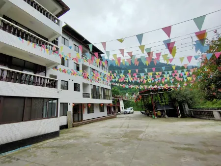 Yujing Fengwu Jiutian Homestay Отели в г. Инцзин