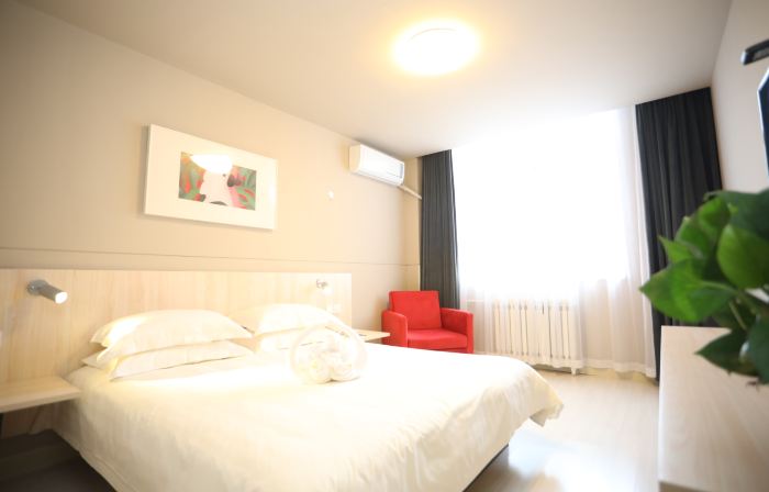 Jin Xing Holiday Hotel (Pingliang Kongtong District Green Square Branch)