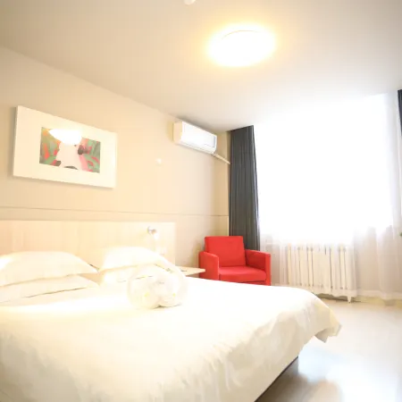 Jin Xing Holiday Hotel (Pingliang Kongtong District Green Square Branch)