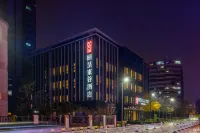 Rezen Dong Hotel (Tianjin Station Haiguangsi Subway Station) Отели в г. Нанькай
