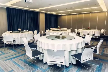 Orange Hotel (Taizhou Mixc Financial Center) Отели рядом с достопримечательностью «Jiangsu Taizhou Garden Expo Park»