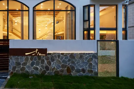 eighteen homestay Отели рядом с достопримечательностью «Huangcheng Beach»