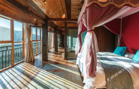 勐海南糯山福興吉普洱茶山莊