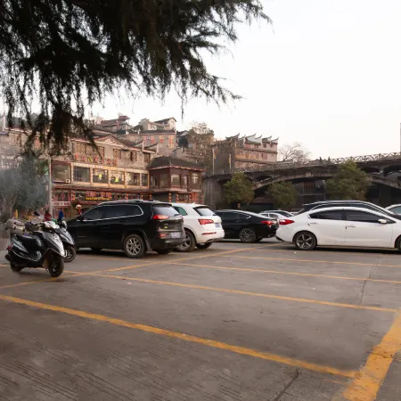 Tianqingshe Riverview Homestay (Phoenix Ancient City Lijiang Branch)