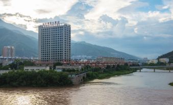 Yuanyang Golden Bay Terrace Hotel