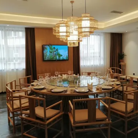 Puer Jiusi Suyuan Hotel