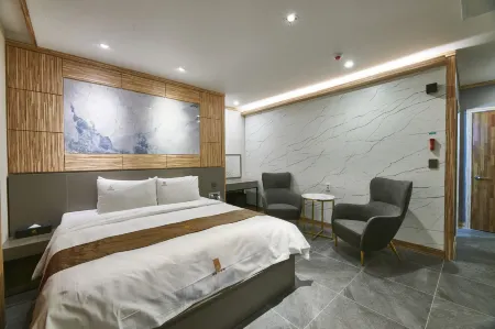 Aura Hotel