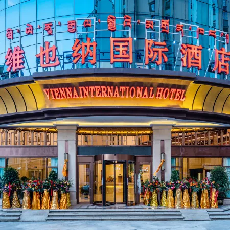 Vienna International Hotel (Peach blossom land in Nyingchi)