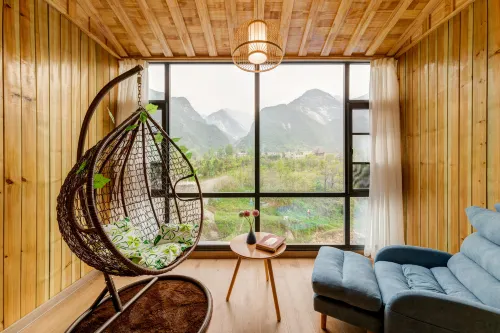 Floral Hotel  · Huashan Landscape leju Hotel (Huashan Scenic Area Visitor Center Store)