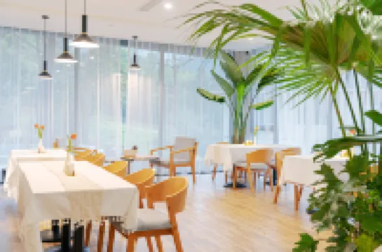 Persimmon Tree Homestay (Bifengxia Scenic Area)