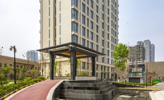Huayi Hotel (Xinxiang East High-speed Railway Station)