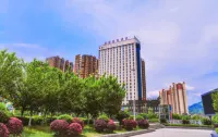 Jin Yuan International Hotel Отели рядом с достопримечательностью «Мост Вэнь-Цуй»