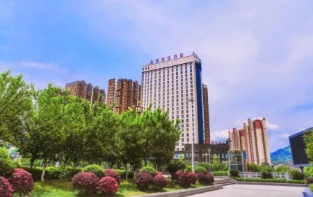 Jin Yuan International Hotel Отели рядом с достопримечательностью «Wenlan Bridge»