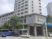 Crossing E-sports Hotel (Dalian Railway Station Qingniwa Bridge) Hotels near Senmao Building