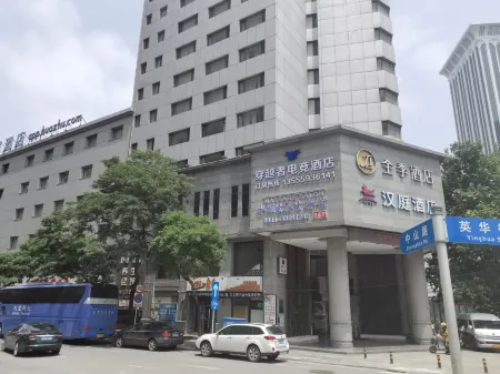 Crossing E-sports Hotel (Dalian Railway Station Qingniwa Bridge)