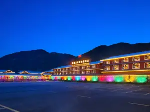 Songpan Zangwang Legend Resort Hotel (Huanglong Jiuzhai High-speed Railway Station)