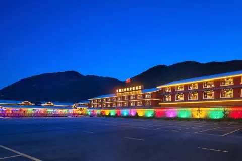 Songpan Zangwang Legend Resort Hotel (Huanglong Jiuzhai High-speed Railway Station)