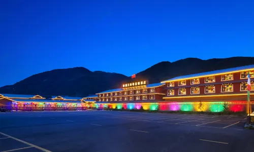 Songpan Zangwang Legend Resort Hotel (Huanglong Jiuzhai High-speed Railway Station)