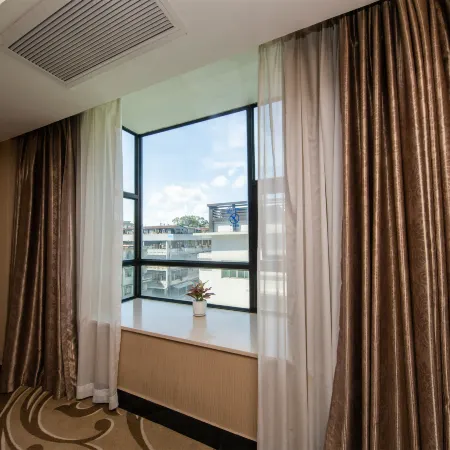 Park Lane Yiju Hotel (Jiangmen Taishan Pedestrian Street Pinghu Road)