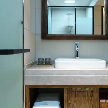 Lugu Lake Scenic Area Gutao Yuanzhu Full Lake View Waterfront Vacation Apartment