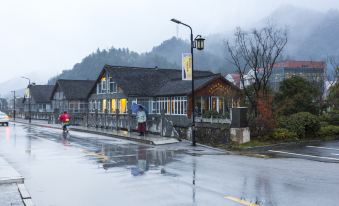 A homestay which embrace the mountains in jingdezhen