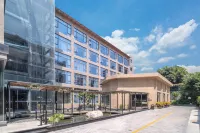 Holiday Inn Xiagu Wharf Sea World Branch فنادق في 
