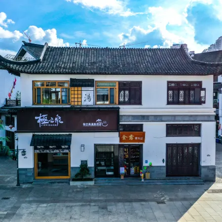 Maitreya Chizhiquan Hot Spring Hotel (Maitreya Honghe Water Township)