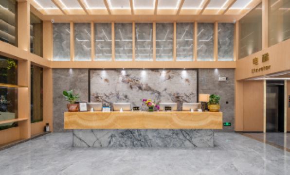 Boyi Hotel (Guangzhou Zhujiang New Town Tianhe Park Metro Station)