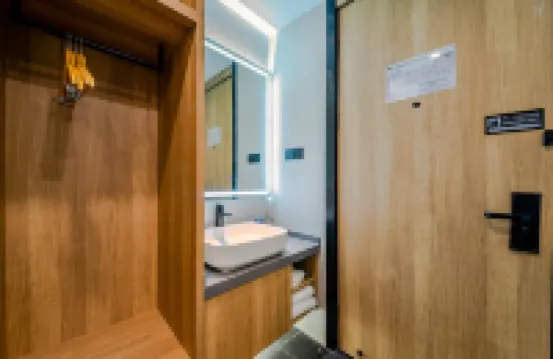 GreenTree Inn Express Hotel (Qingdao Railway Station Pichaiyuan Zhongshan Road Metro Station) Hotels in Qingdao