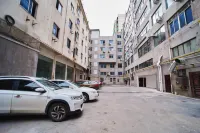 CHAMJOY Hotel (Jinhua High-Speed Rail Station Yongsheng Shopping Center) - Parkplatz