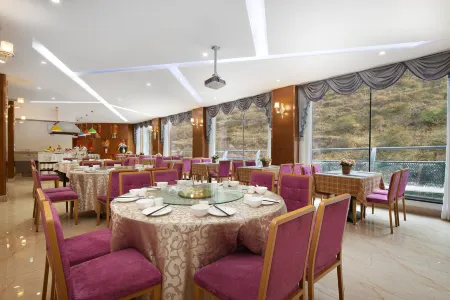 Yueshan Holiday Hotel Отели рядом с достопримечательностью «Shuangqiao Valley»