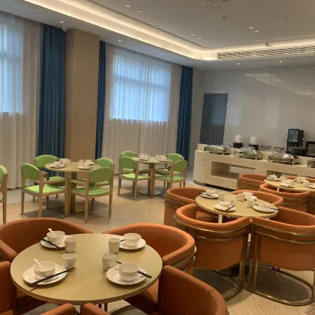 Vienna 3 Best Hotel (Huainan Fengtai Fengcheng Avenue Gymnasium Branch)