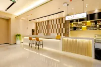 Lavande Holiday Hotel (Chongzhou Wanda High-speed Railway Station)
