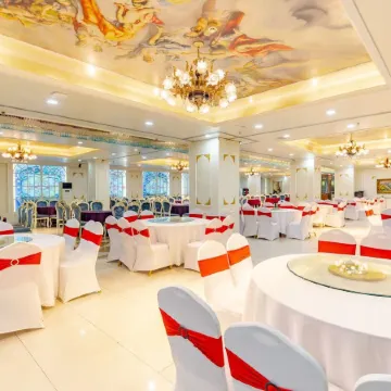 Elong R.YUN Hotel (Huainanzhan High School Wuyue Square)
