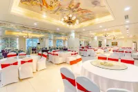 Elong R.YUN Hotel (Huainanzhan High School Wuyue Square) Hotels in Huainan