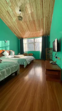 Gongshan Bingzhongluo Tibetan Home Courtyard