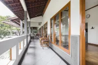 RedDoorz Plus @ Purwodadi فنادق في Purwodadi